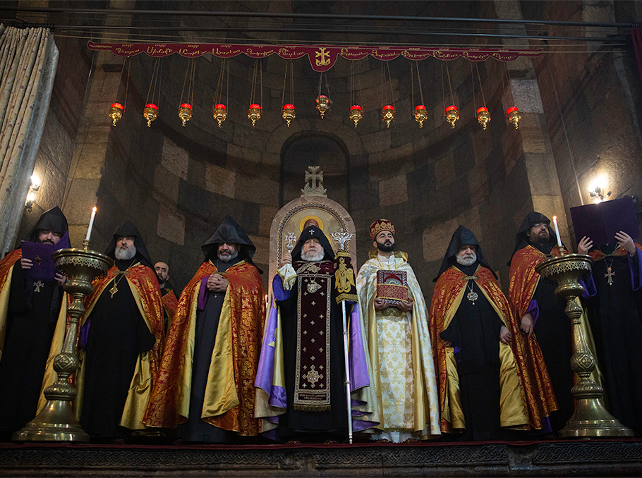 Մայր Աթոռի Եպիսկոպոսները եւ Եպիսկոպոսների Ժողովը