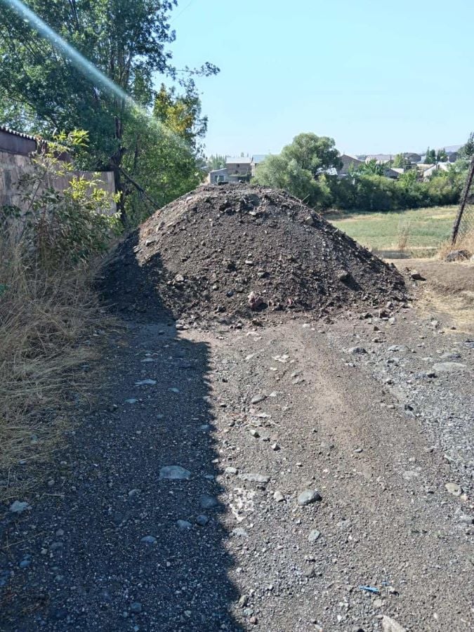 Քուչակցի կինն ահազանգում է՝ բարակ, թեք ասֆալտը վնասում է իր առանձնատունը