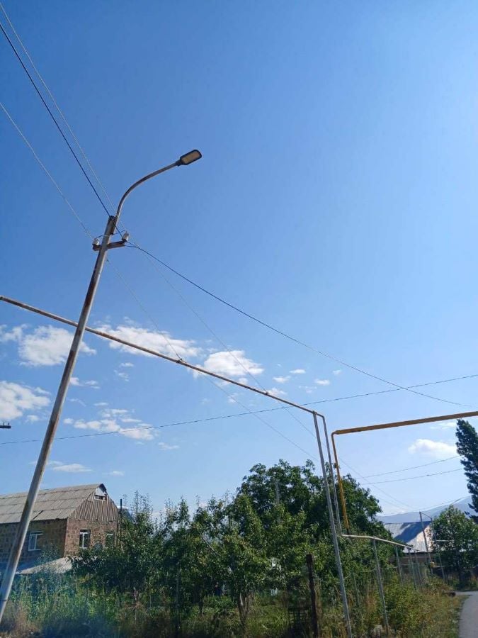 Քուչակցի կինն ահազանգում է՝ բարակ, թեք ասֆալտը վնասում է իր առանձնատունը