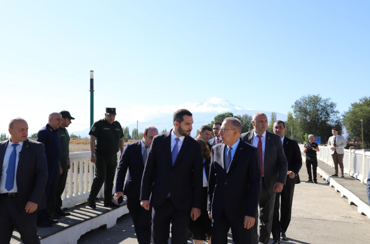 Երրորդ կողմի քաղաքացին ո՞վ է, ադրբեջանցի՞ն, որ Հայաստանով գա-գնա Թուրքիա՞, սա մեզ ի՞նչ է տալու. դա սահմանի բացում չէ. Անդրանիկ Իսպիրյան