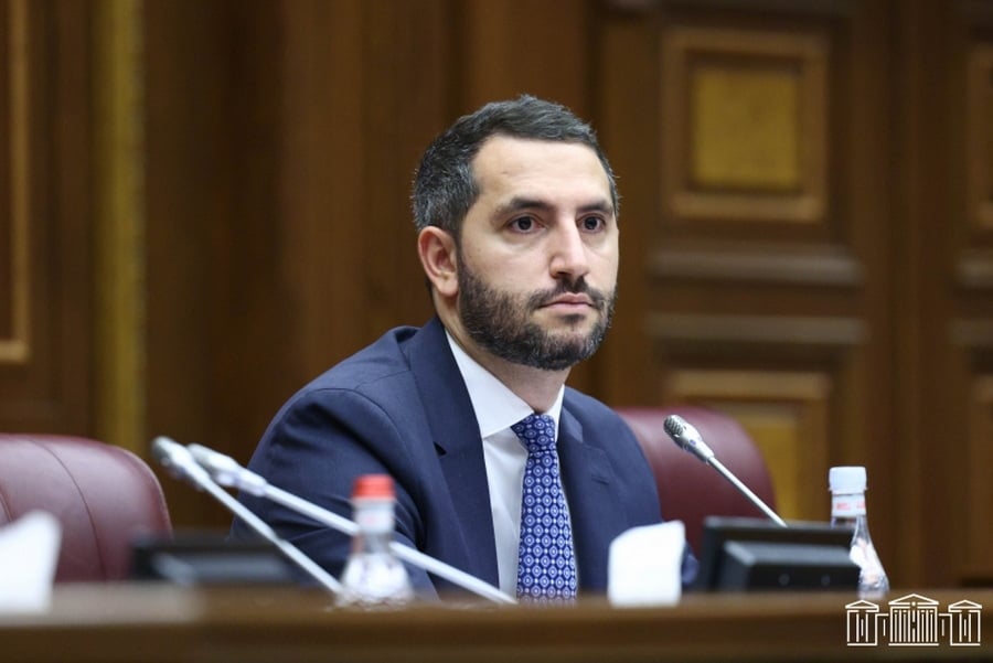 «Տարօրինակ է, որ ես ԱԺ-ում նիստ եմ վարում՝ Սեւանից ջրառի մասին եւ այդ ընթացքում ՀՅԴ երիտասարդաց միությունը կառավարության դիմաց պիկետ է անում»․ Ռուբեն Ռուբինյան