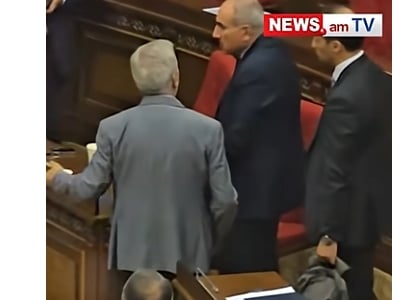 Նիկոլ Փաշինյանը բոյկոտեց Անդրանիկ Քոչարյանի ելույթը, թեև վերջինս ներողություն խնդրեց