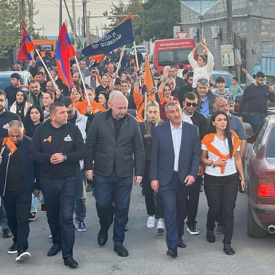 «Սա ցույց է տալիս այդ փոքրիկ խմբակի՝ ՔՊ-ի, ՔՊ-ական Արգիշտի Մեխակյանի վախերը, գիտեն, որ նոյեմբերի 16-ին խայտառակ պարտություն են կրելու»