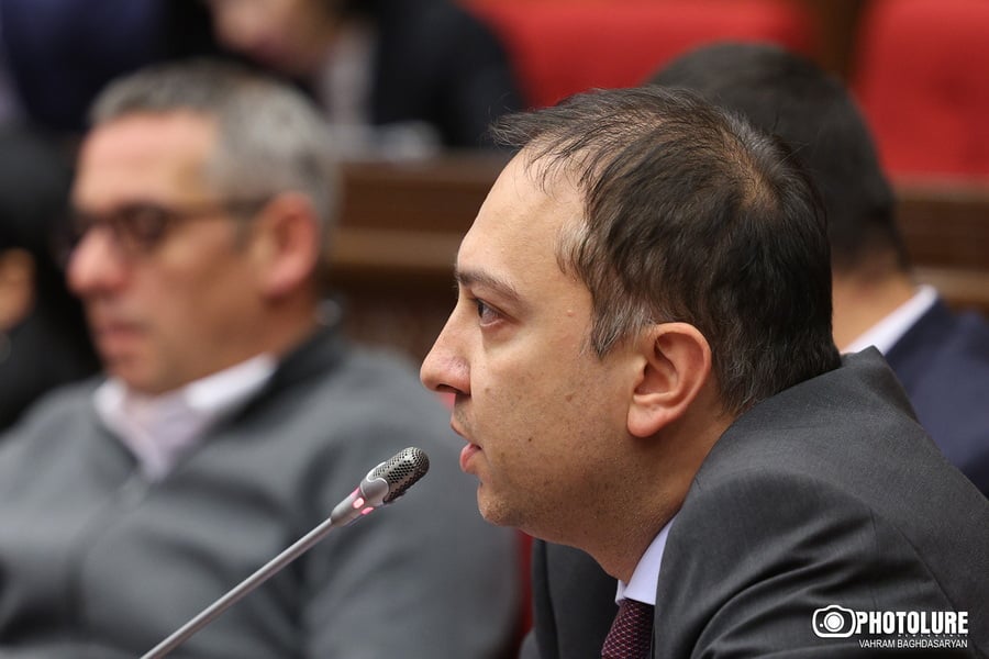 ՔՊ-ական Էդուարդ Աղաջանյանն առաջարկում է նախկին նախագահներին «բերման ենթարկել» Նիկոլ Փաշինյանի հետ բանավեճի