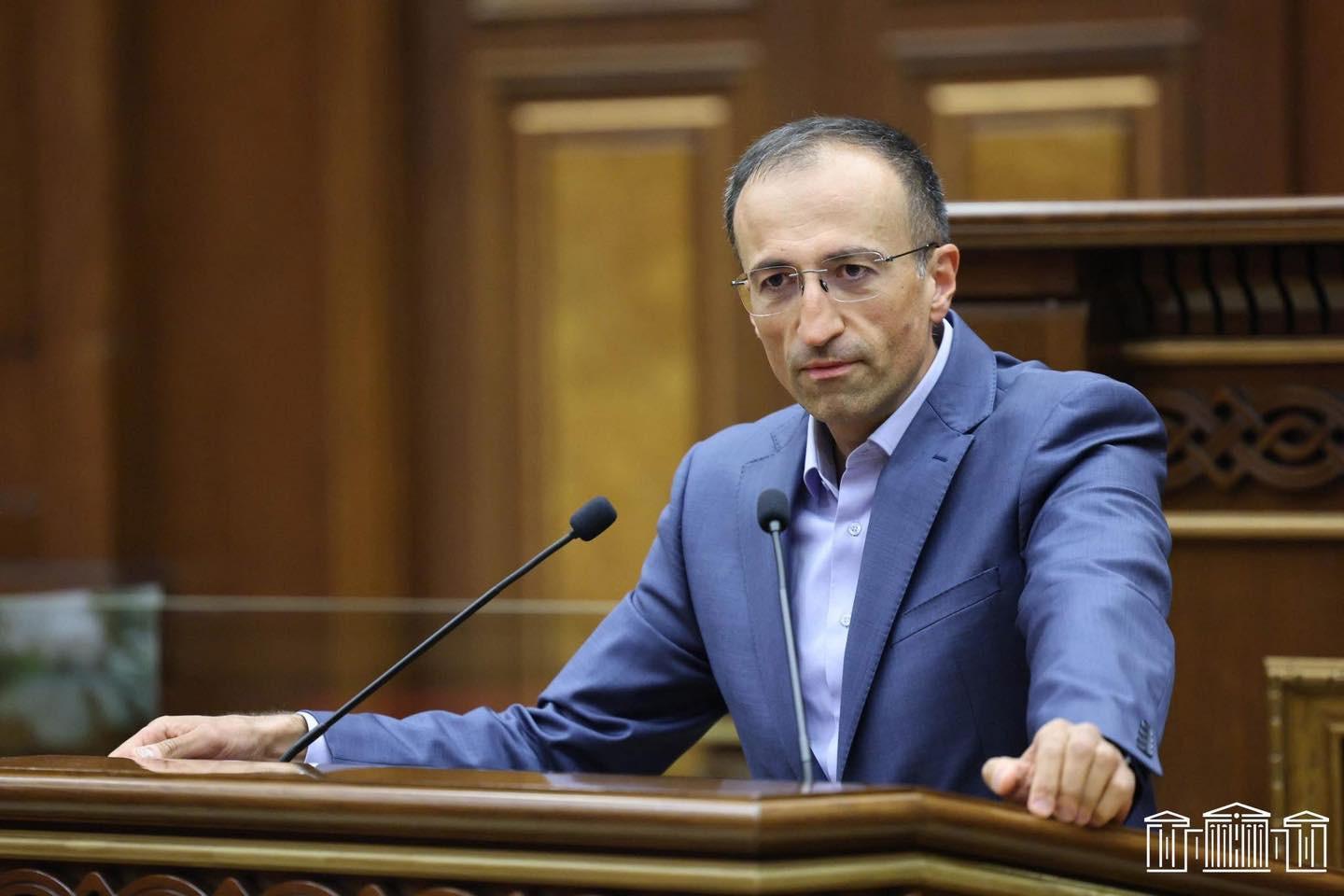 Արսեն Թորոսյանն աղքատության ոչ համադրելի թվեր է համեմատել և ռեկորդային ցուցանիշներ արձանագրել