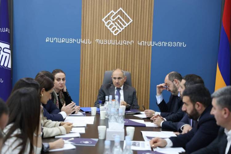 «Հրապարակ»․ Փաշինյանն արգելել է իր թիմակիցների ապահարզանները