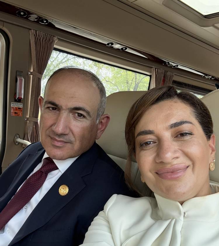 «Հրապարակ». Փաշինյանն ու կինը «Աղոթք-նախաճաշ» անունով ներկայացում են բեմադրել