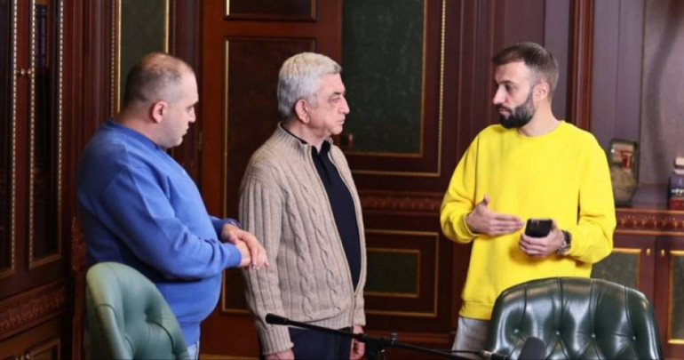 Սերժ Սարգսյանի հետ Վազգենի ու Նարեկի վերջին զրույցը բավականին մեծ ռեզոնանս էր առաջացել, ինչին էլ գումարվել էր նաև նրանց նկատմամբ իշխանության կուտակած ատելnւթյունը. Տիգրան Աբրահամյան