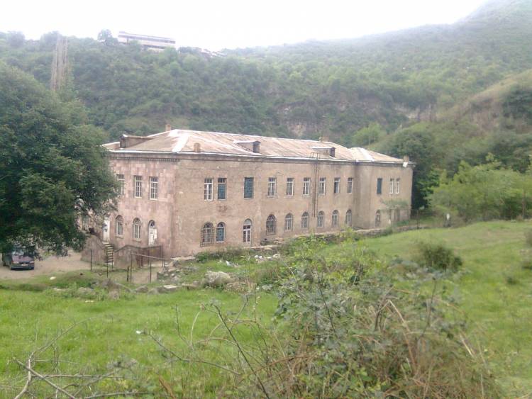 7-8 տարի առաջ հիմնանորոգված դպրոցի շենքը նորից են նորոգում