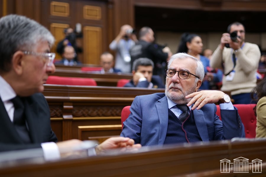 «Քեզ ների, մենք ներված ենք միշտ, տղա ջան, հասունացիր»․ Անդրանիկ Քոչարյանը վրդովվեց իր ու Նիկոլ Փաշինյանի վերաբերյալ հարցից ու վիրավորեց լրագրողին