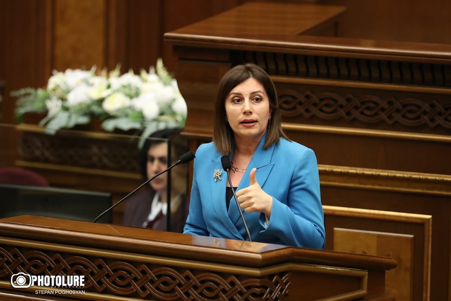 «Ես ձեր քաղաքական պատասխանը տվել եմ իմ սենյակում, որտեղ դուք պատռելով զոհված զինծառայողների նկարները, որտեղ իմ եղբայրն էր, շպրտեցիք իմ դեմքին»․ Անահիտ Ավանեսյանը՝ Քրիստինե Վարդանյանին