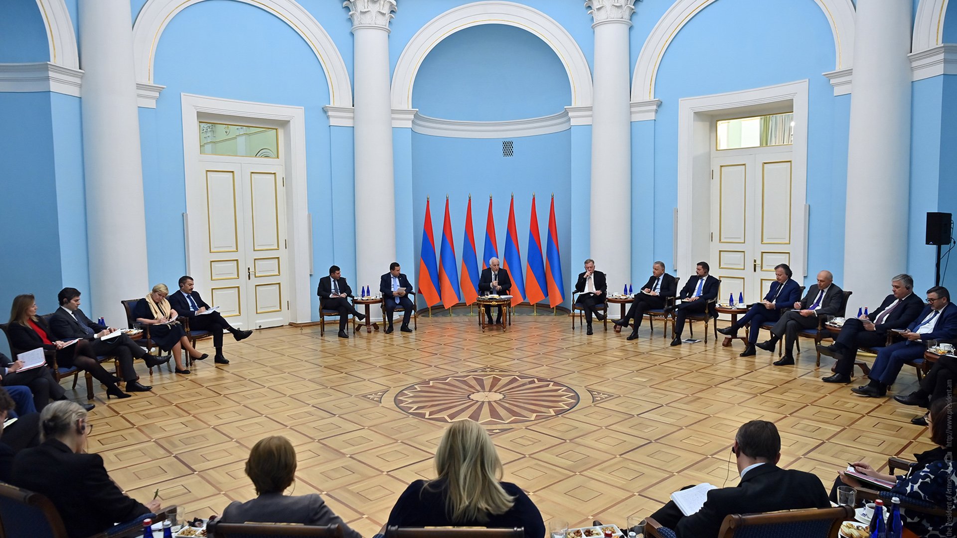 Մեկ օրում՝ իշխանական երեք օղակ. Ինչո՞ւ ԵՄ դեսպանները մեկ օրում այցելեցին Փաշինյանին, Սիմոնյանին, Ռուբինյանին ու Խաչատուրյանին