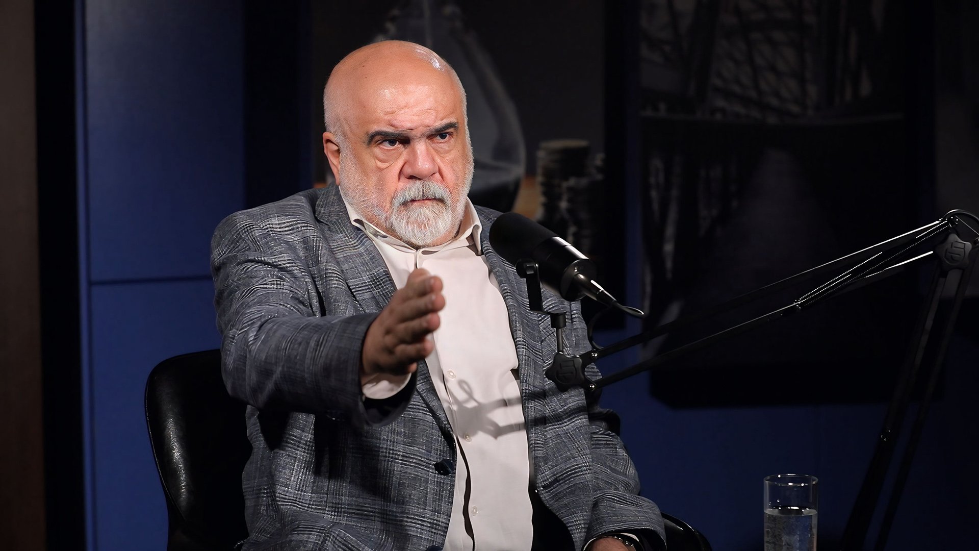 Մեհթիևին ազատում էին աշխատանքից, իսկ նա դուրս չէր գալիս աշխատասենյակից. տեղի ունեցածն անտուրաժ է. Ալեքսանդր Իսկանդարյան