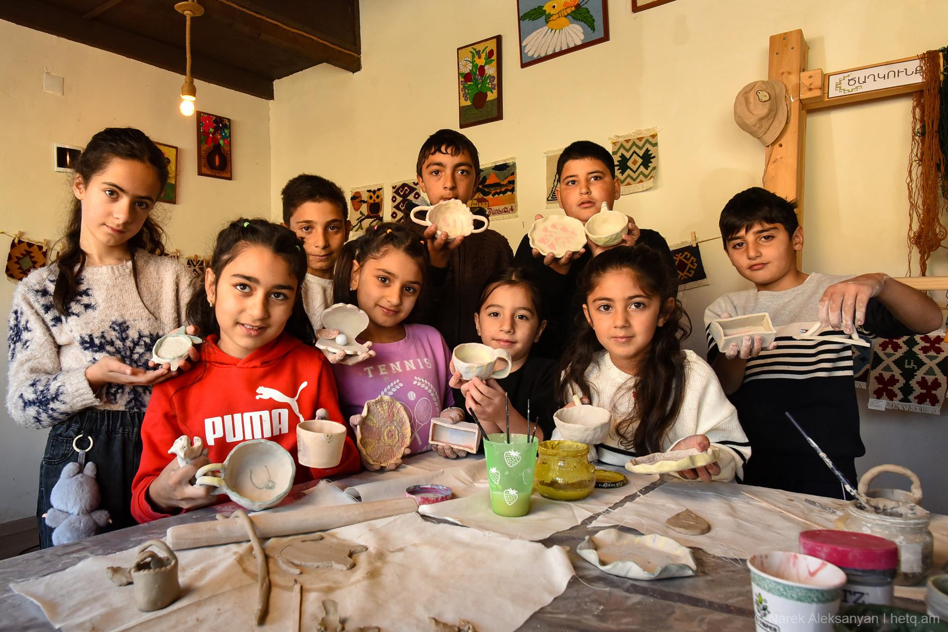 Մատները՝ կավում, մտքերը՝ թելերում․ Ծաղկունքի փոքրիկ ստեղծագործողները