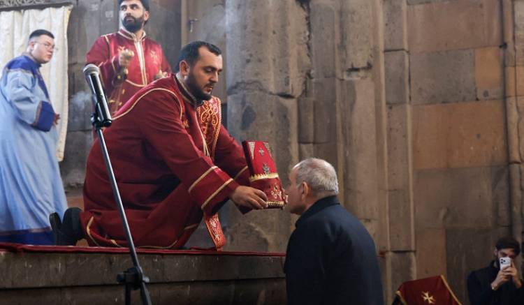 «Հրապարակ»․ Փաշինյանը կաթողիկոսին գահընկեց անելու ծրագրի «տակ է մնացել»