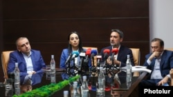 Քննիչը խոստովանել է՝ չի հարցաքննում մարդկանց, որ հնարավոր է Սամվել Կարապետյանի օգտին ցուցմունք տան. պաշտպան