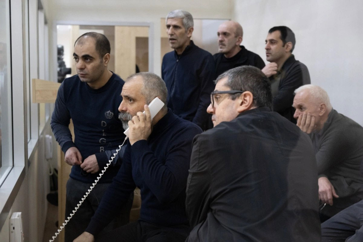 Իսկ Արցախի ռազմաքաղաքական ղեկավարության հետ «նույն դատով դատվող» անձանց «ցանկն» ո՞վ է կազմել