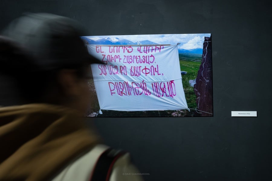 «Այս ձեռքով սուր եք բռնելու». բացվեց Աշոտ Ավագյանի «Հարատեւ պայքար» ցուցահանդեսը