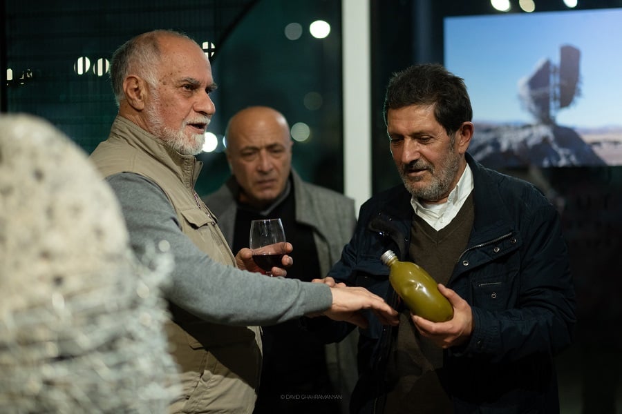 «Այս ձեռքով սուր եք բռնելու». բացվեց Աշոտ Ավագյանի «Հարատեւ պայքար» ցուցահանդեսը