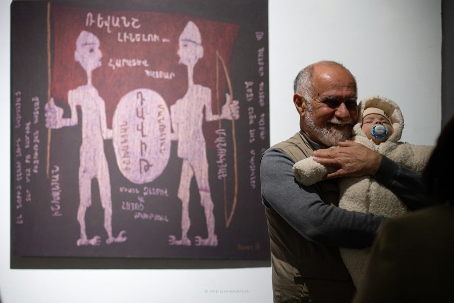 «Այս ձեռքով սուր եք բռնելու». բացվեց Աշոտ Ավագյանի «Հարատեւ պայքար» ցուցահանդեսը