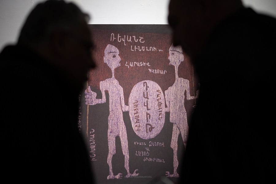 «Այս ձեռքով սուր եք բռնելու». բացվեց Աշոտ Ավագյանի «Հարատեւ պայքար» ցուցահանդեսը