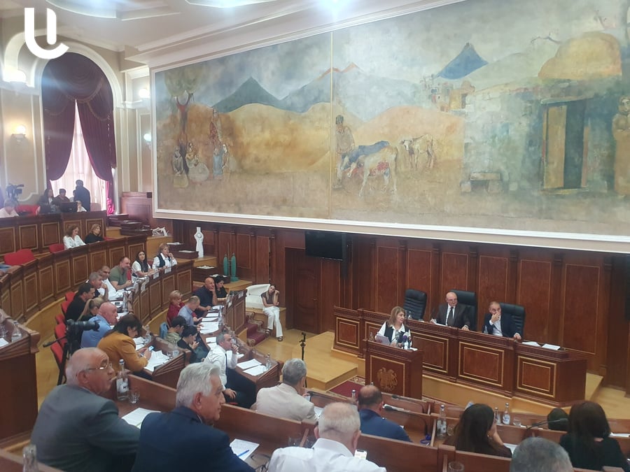 «Գյումրին 5 տարվա մեջ փոխվե՞լ է, դուք ձեր հետ անկե՞ղծ եք, ինչո՞վ է փոխվել փոսերով լիքը քաղաքը»․ Լեզվակռիվ ՔՊ-ականների հետ