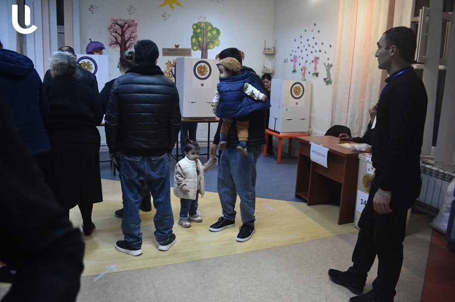 14/37 տեղամասում քվեարկությունը մի քանի րոպե կանգ էր առել