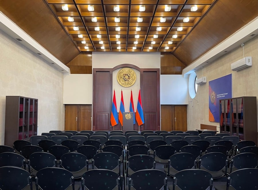 Մեղադրյալը որեւէ մեկին որեւէ վայր չի տեղափոխել