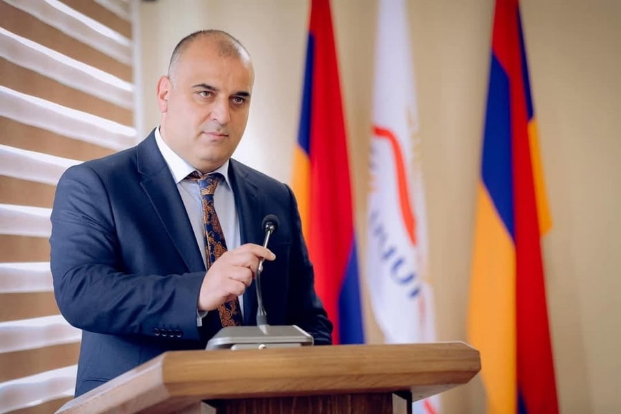 «Եթե ես վախ ունենայի, չէի լինի Դավիթ Համբարձումյանի ընկերը, իմ ընդդիմադիր հայացքները չեն խանգարի Մասիսի զարգացմանը»․ Նորայր Հակոբյան