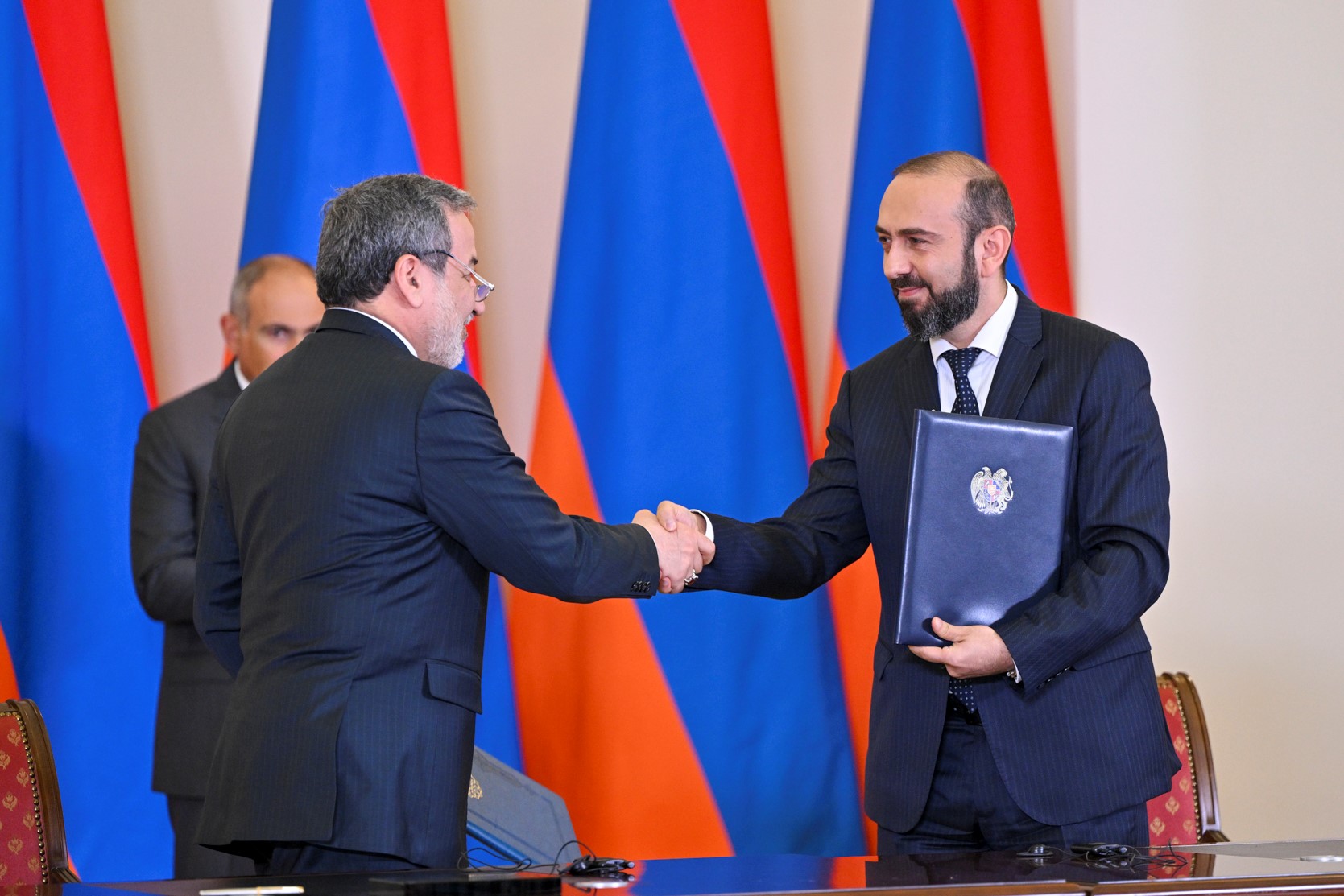 Փաշինյանը և Փեզեշքիանը ստորագրել են համատեղ հայտարարություն, 2 երկրի պաշտոնյաները՝ այլ փաստաթղթեր