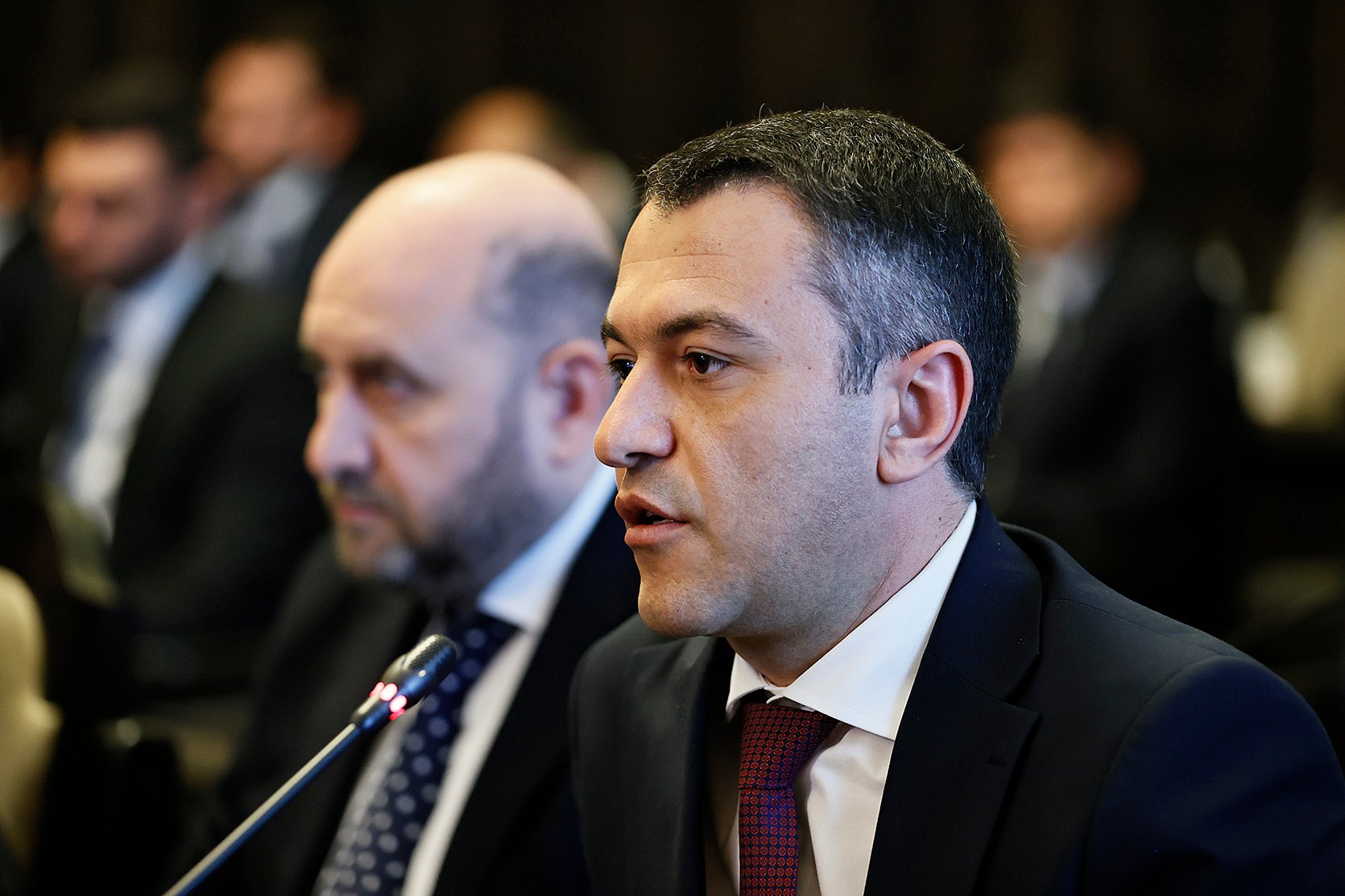«Այդ կնոջ ամուսինը տասնը քանի հատ հայհոյանք է ուղարկել ինձ, ես կրթել եմ 1000 երեխա, նման լեքսիկոն ու վարքագիծ ինձ հարիր չէ»․ Սուրեն Թովմասյան