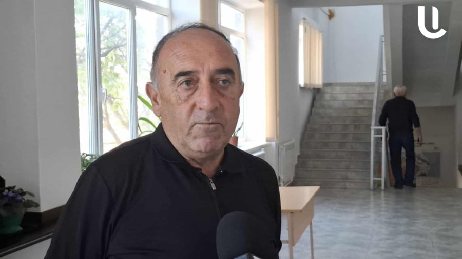 Կաթնաղբյուր և Իրինդ բնակավայրերի առաջին դասարանցիները չեն ստացել դպրոցական պայուսակներ եւ գրենական պիտույքներ, թեեւ Տավրոս Սափեյանը պնդում էր, թե բոլորը ստացել են սեպտեմբերմեկյան այդ նվերը