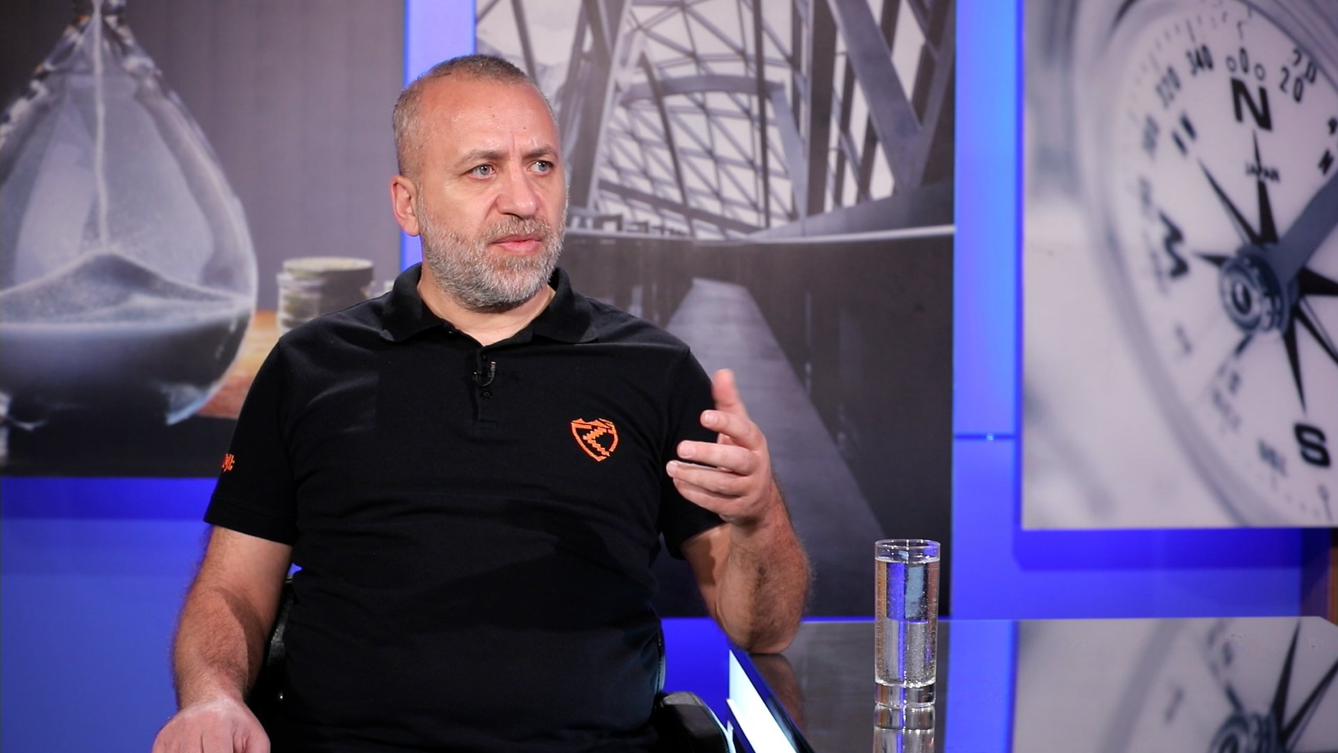 ԱԴՐԲԵՋԱՆՑԻՆԵՐԸ ՍՏՈՒԳՈՒՄ ԵՆ ՀԱՅ ԶԻՆՎՈՐՆԵՐԻՆ, ՆՈՐ ԹՈՂՆՈՒՄ ԴԻՐՔԵՐ. ՊԱՏԱՆԴ ԵՆ ՊԱՀՈՒՄ. ԱՎԵՏԻՔ ՔԵՐՈԲՅԱՆ