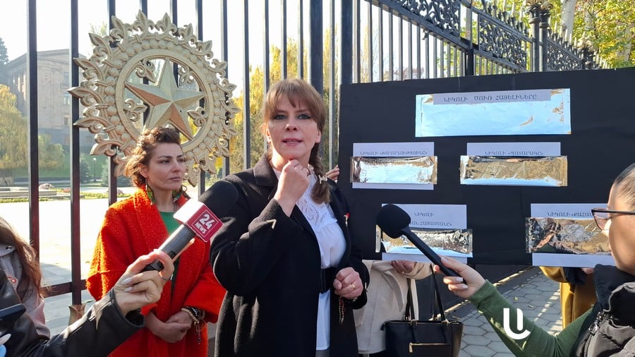 «Ազգովին խնդրել գերաշնորհ Միքայել սրբազանին տալու իր համաձայնությունը՝ դառնալ ՀՀ վարչապետ»․ ԱԺ շենքի մոտ «փշրվեցին» «Նիկոլի ծուռ հայելիները»