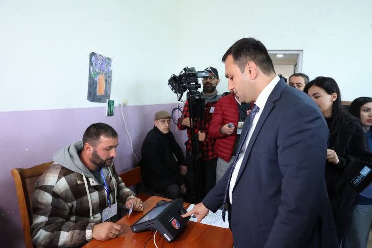 Տիկնայք եւ պարոնայք, ձեր հրճվանքը ժամանակավրեպ է