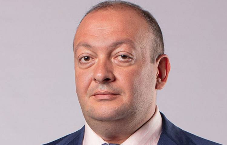 Սուրեն Պապիկյանի նախկին խորհրդականը կալանքի տակ է, գործի քննությունը «լռված» է