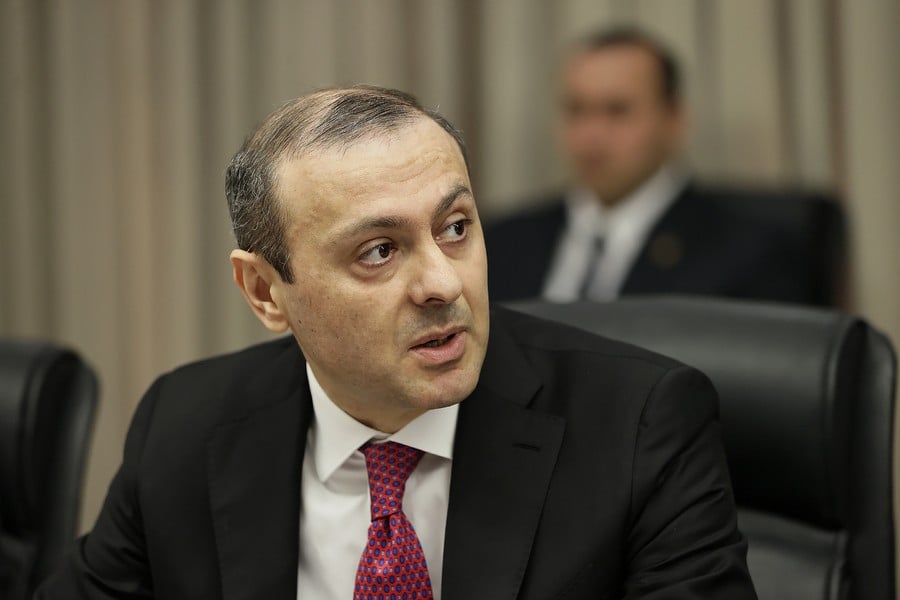 «Եթե ինչ-որ բան լինի՝ ԱԱԾ-ն կասի»․ Արմեն Գրիգորյանը՝ ԱԱԾ տնօրենի Բաքու այցի եւ գերիների վերադարձի մասին
