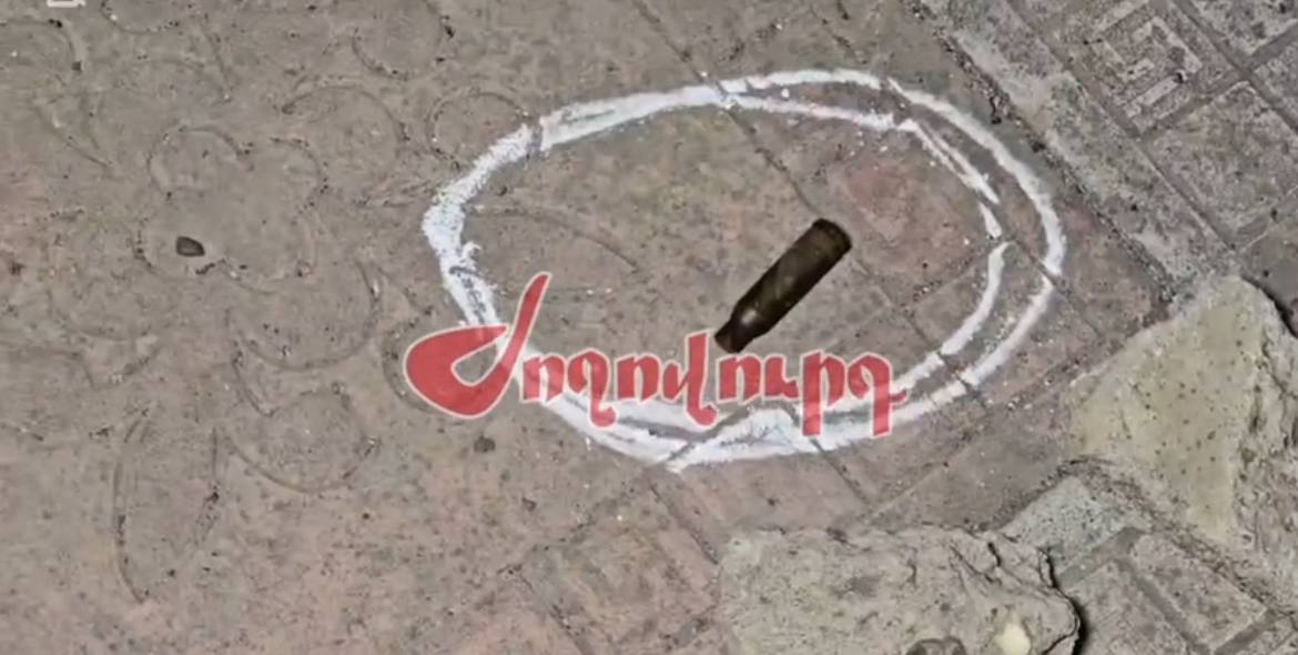 Տարբեր զենքերից կրակոցներ Լենինգրադյան փողոցի շենքի բակում․ ArmLur.am-ը դեպքի վայրում է