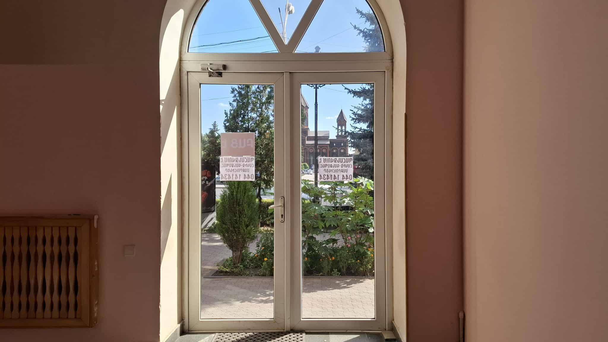 1.5 տարի փակ՝ առանց խոստացած հիմնանորոգման. սուսուփուս փակված «Հոկտեմբեր» կինոթատրոնը բացվել, անցել է գործի