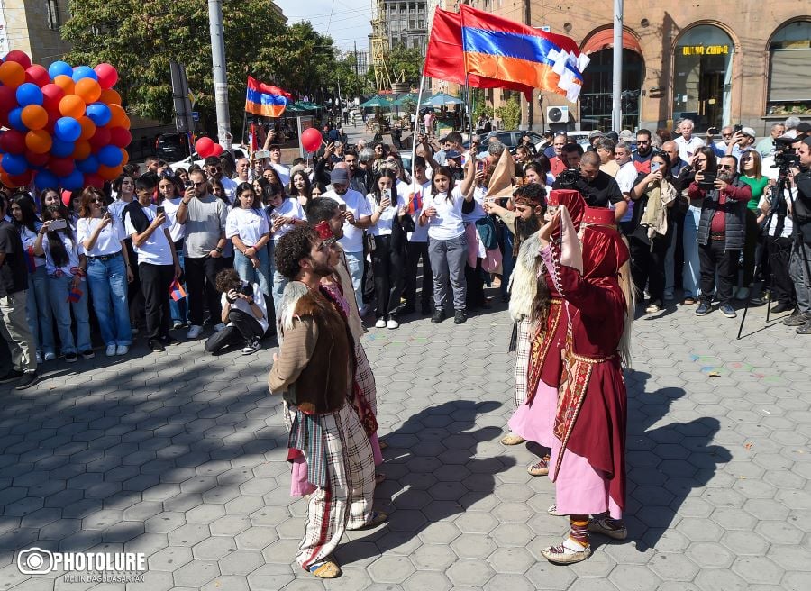 Արթուր Խաչատրյան. «Անարգանք է մեր բոլոր զոհերի, հերոսների, ժողովրդի առաջ, երբ Երրորդ Հանրապետության ծննդյան նախօրեին Նիկոլ Փաշինյանը գուժում է Երրորդ Հանրապետության կործանման մասին»