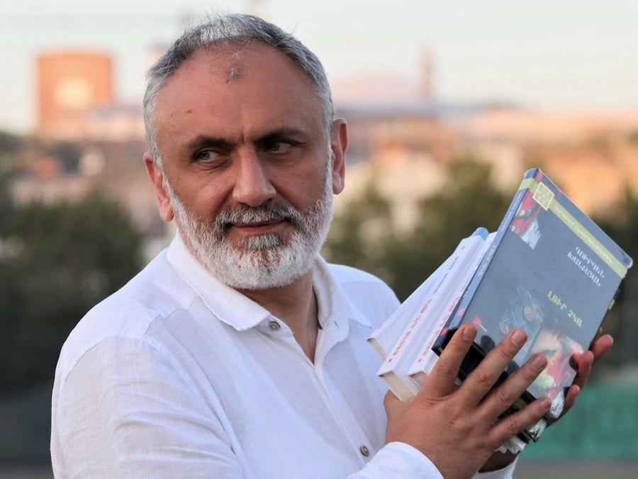 Տպավորություններ Երեւանի գրքի միջազգային փառատոնից. «Երազում եմ, որ Երեւանում էլ, Թբիլիսիի նման «ասեղ գցելու» տեղ չլինի»