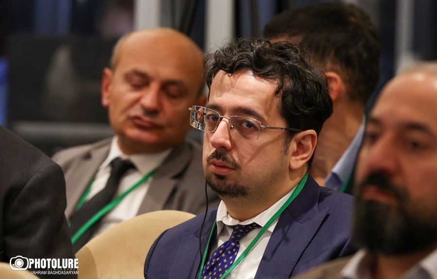 «Պետք է տեղի ունենա որոշակի անկալվների կամ տարածքների փոփոխություն, որոշ տարածքներից Հայաստանը կամ Ադրբեջանը պետք է դուրս գան»․ ադրբեջանցի պատվիրակ