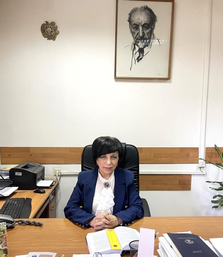 Ֆրանսաբնակ հայազգի օպերային երգիչ Ադամ Բարրոյի նվերը Վարպետի անունը կրող գրադարանին