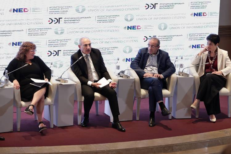 Խոսում ես ժողովրդավարությունից ու բռնապետին վայել ստատուսներ գրում