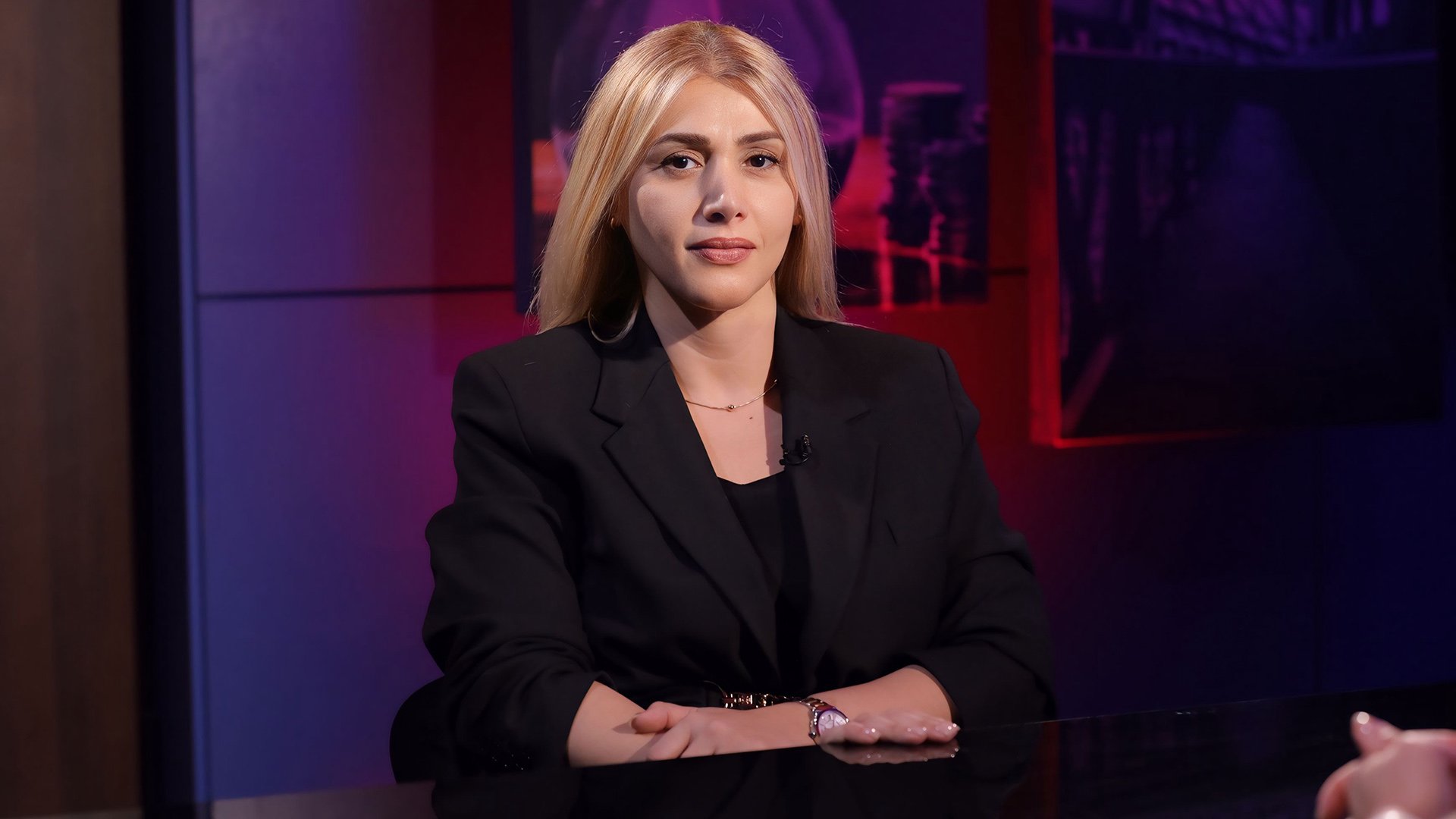 ՆԻԿՈ՛Լ ՓԱՇԻՆՅԱՆ, ՁԵՐ ԿԱԶՄԱԿԵՐՊԱԾ ՍՊԻՏԱԿ ՓԱՐԹԻՆԵՐԻՆ  ՄԱՍՆԱԿՑՈՂ ՄԱՅՐԵՐԻ՞Ն ԵՍ ԼՍԵԼ… ԵՐԵԽԱ ՈՒՆԵՆԱ՞ԼՆ Է ՄԵՂՔ, ԹԵ՞ 5000 ԵՐԵԽԱ ԶՈՀԵԼԸ