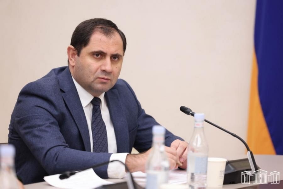 Սուրեն Պապիկյանը պատգամավորներին առաջարկեց ծանոթանալ նոր սպառազինությանը․ «Որոշումը ձերն է՝ կգաք, լավ, չեք գա, էլի լավ»