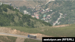 Ճանապարհի շուրջ հակասող կարծիքներ․ Բաքուն խոսում է միջանցքից, ՀՀ իշխանությունը՝ փոխադարձությունից, ընդդիմությունը՝ զիջումից