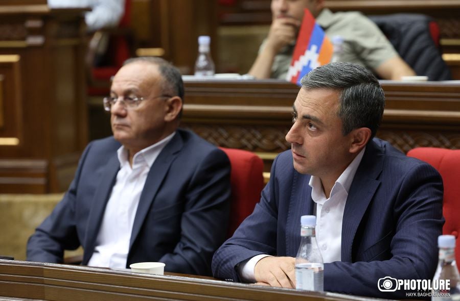 «Հայաստան» խմբակցության պատգամավորների ստորագրությունները փոխանցում եմ «Պատիվ ունեմ» խմբակցությանը՝ կցելու իմպիչմենտի գործընթացին․ Իշխան Սաղաթելյան