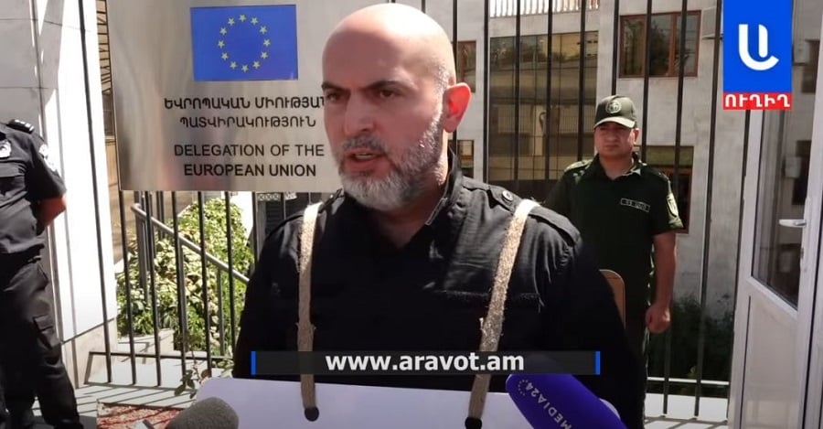 «Ամեն ինչ չէ, որ հնարավոր է ետ բերել այս պահին, բայց կանխել Հայաստանի անկումը եւ ջախջախումը՝ հնարավոր է»․ Արմեն Աշոտյան