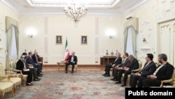 Ոչ մի օտարերկրյա ուժ չպետք է խաթարի հայ-իրանական բարեկամական կապերը. Փեզեշքիանը՝ Գրիգորյանին